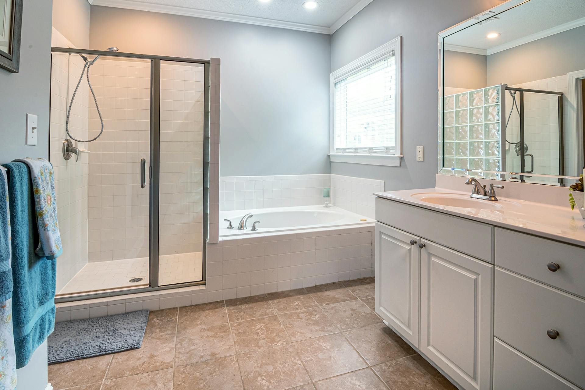 Salerno-Clean-Services_Bathroom-01_pexels-curtis-adams-1694007-4469182