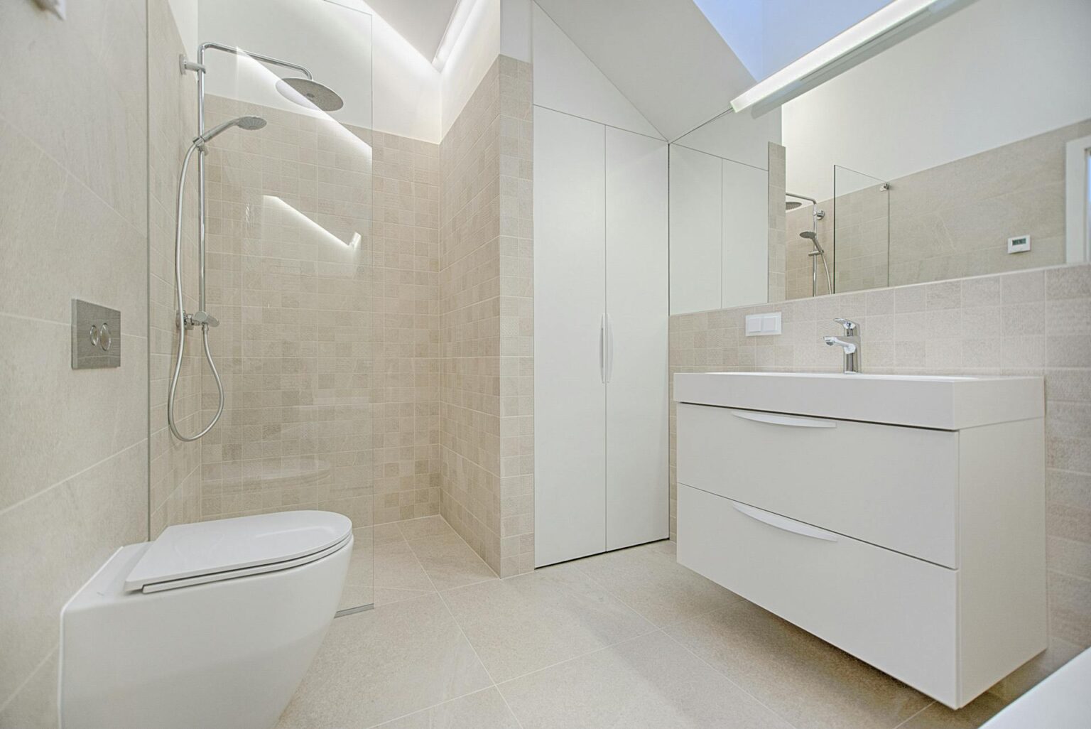 Salerno-Clean-Services_Bathroom-02_pexels-fotoaibe-1571462