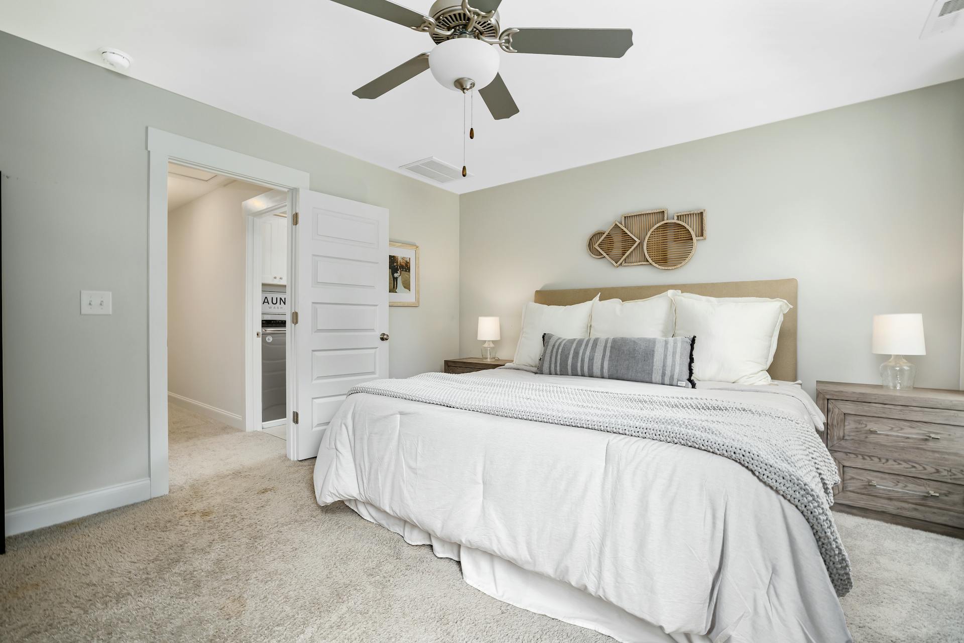 Salerno-Clean-Services_Bedroom-01_pexels-curtis-adams-1694007-10099314